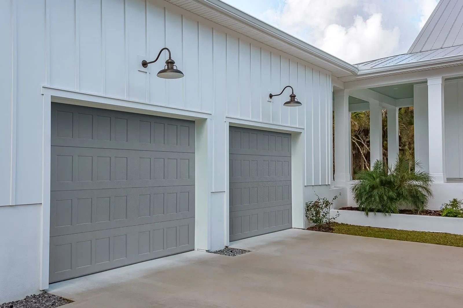 Gray Stamped Shaker, installed by Chattanooga Garage Door in the Chattanooga area